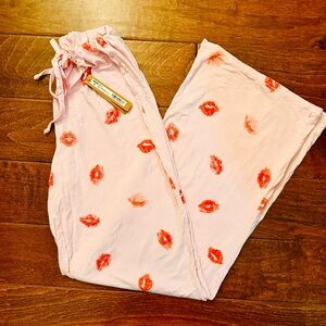 Skims Sleep Pant Cherry Blossom Lipstick
